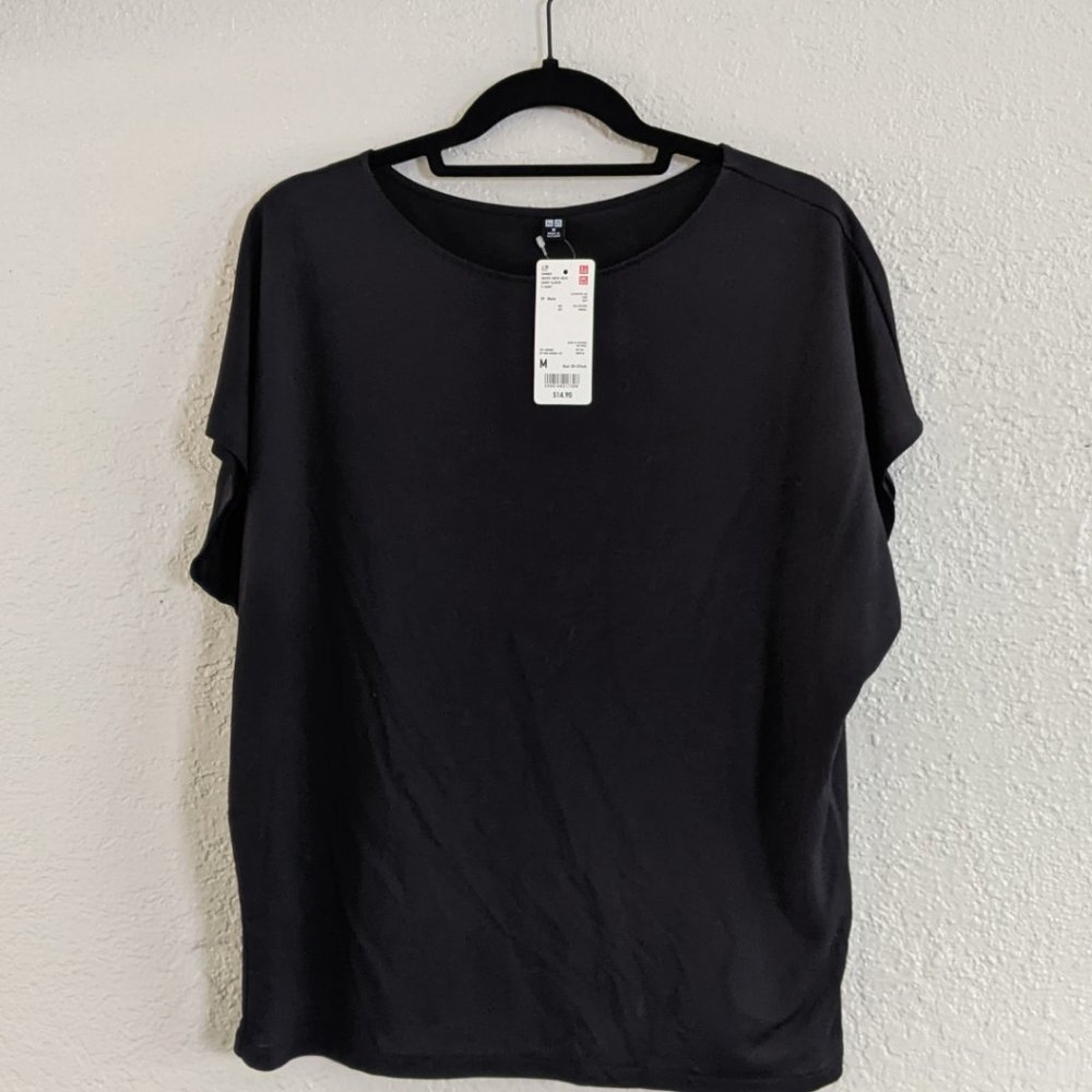 Uniqlo M drape crew neck short sleeve black top NWT